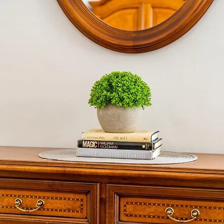 Laus Ii, Lovely In Old Town Apartment