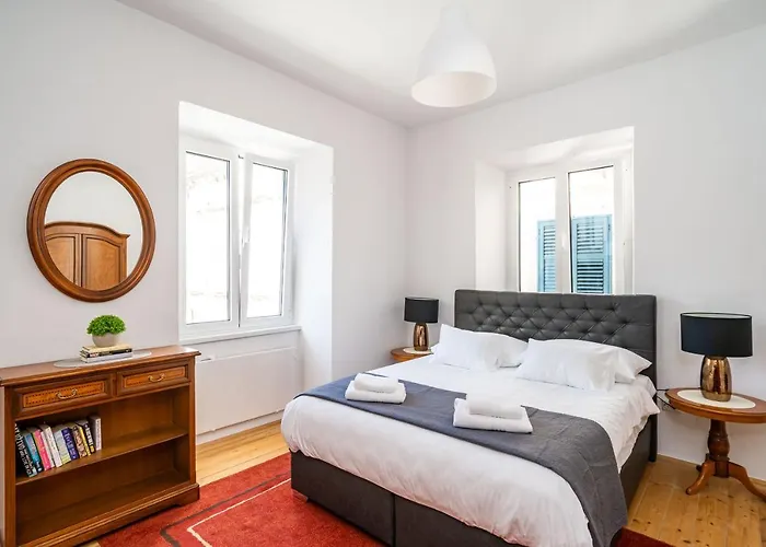 Laus Ii, Lovely In Old Town *