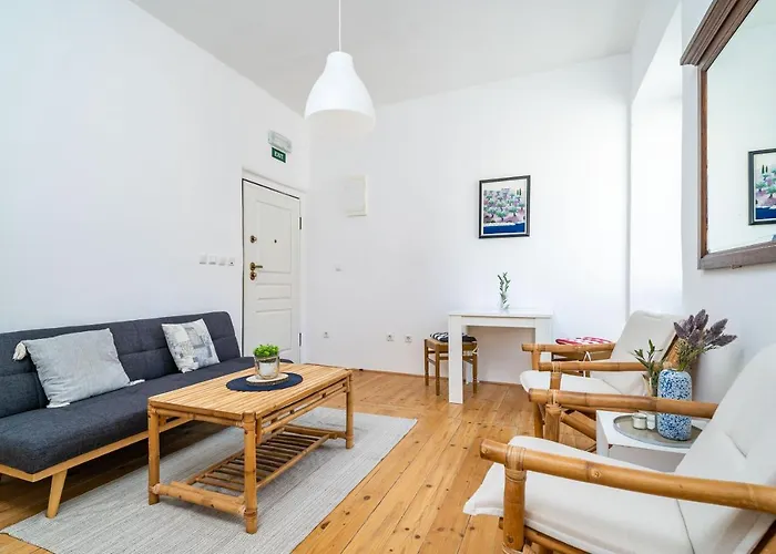 Laus Ii, Lovely In Old Town *