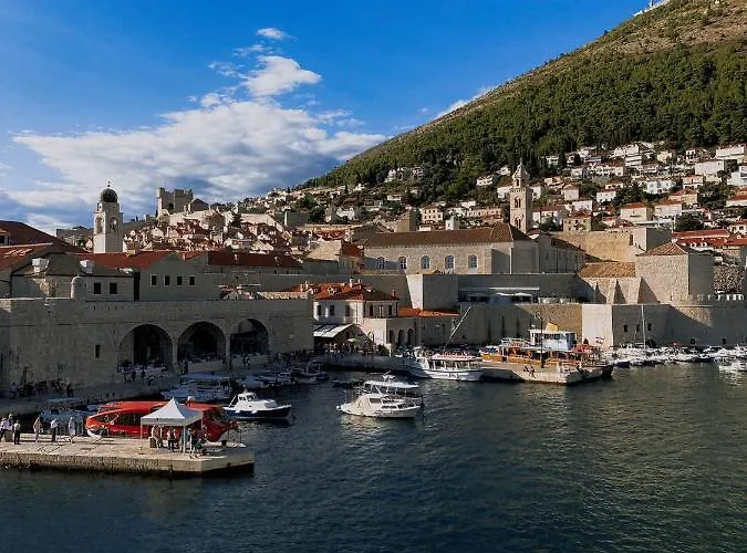 Laus Ii, Lovely In Old Town