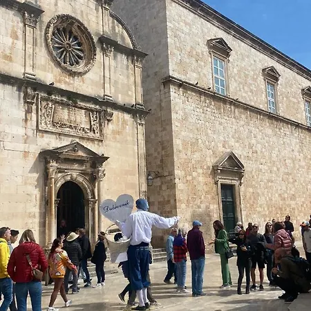 Laus Ii, Lovely In Old Town *