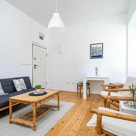 Laus Ii, Lovely In Old Town *