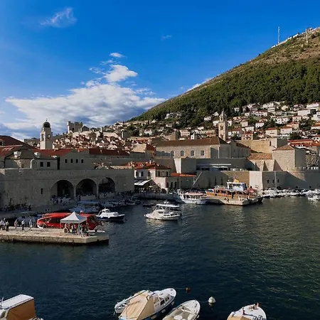 Laus Ii, Lovely In Old Town